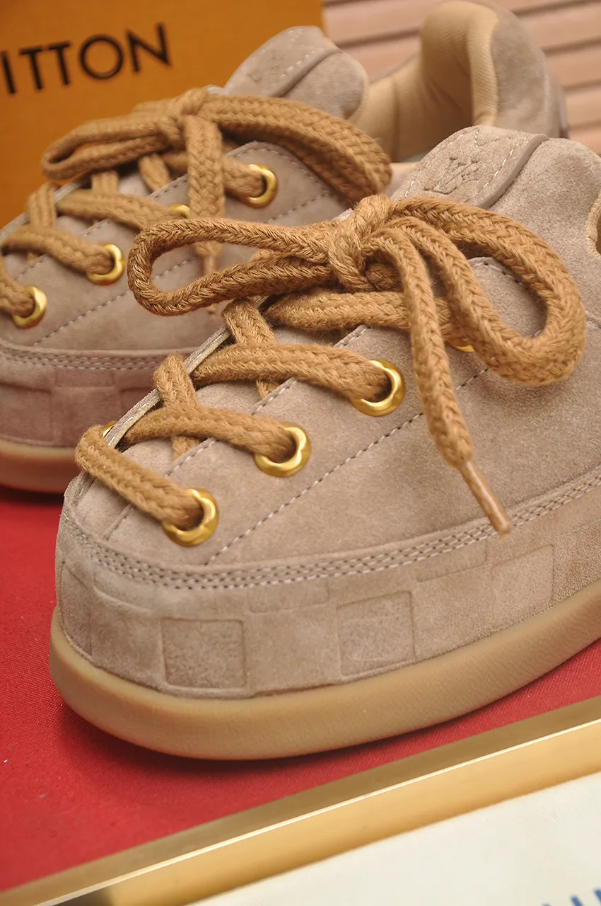 Men's men's shoes💰700💶 🔥New style🔥 LV co-branded nigo, ugly and cute😍Many Internet celebrities have put on their shoes, classic and versatile items.  ❄️Fabric: Imported high mercerized cow suede. ❄️Inner lining: high-grade elastic mesh, ❄️Outsole: original molded outsole, palm print rubber outsole with hidden L letter and Monongram flower ❄️Size: Female 35-41 (Female 41 customized), Male 39-46 (45-46 customized)